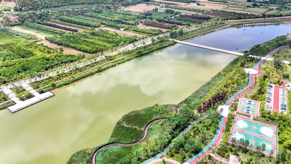 陕西省渭南市富平县石川河国家生态公园景色（2024年6月21日摄，无人机照片）。 新华社记者 邹竞一 摄