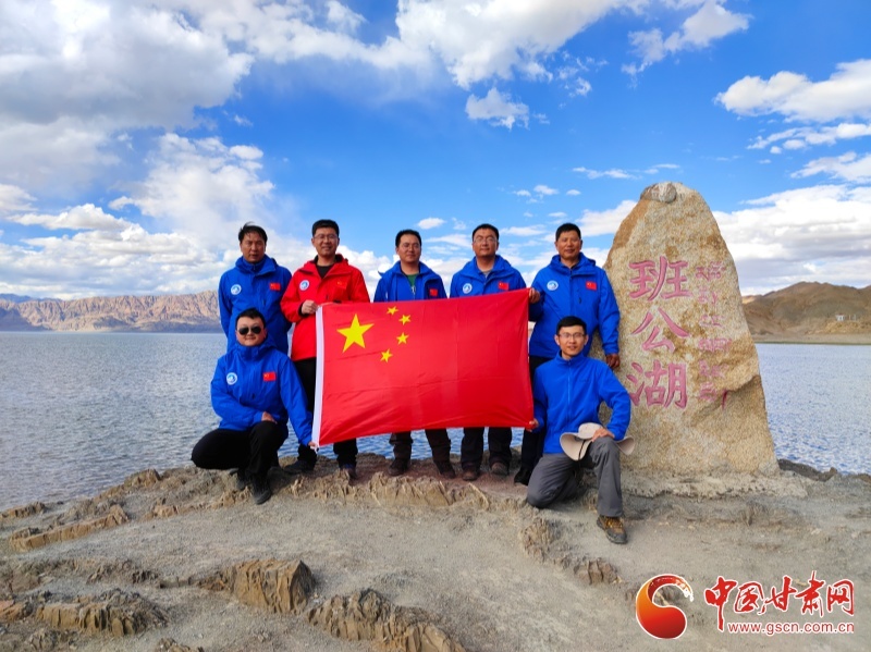 李国玉及团队实地考察青藏高原冻土工程病害