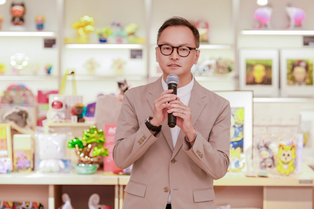 香港著名设计师、此次展览策展人黄竞致辞