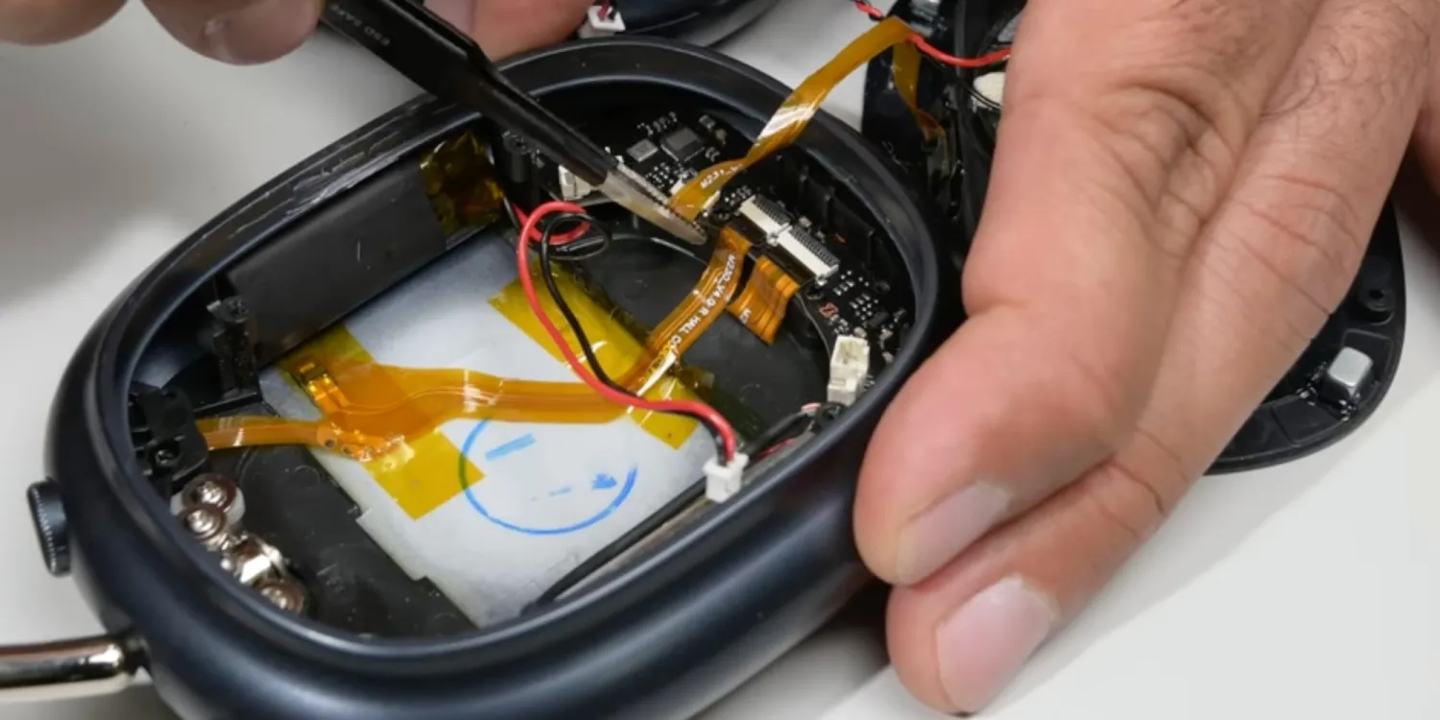 iFixit拆解华强北山寨Apple Watch、AirPods:内部做工粗劣,核心功能缺失