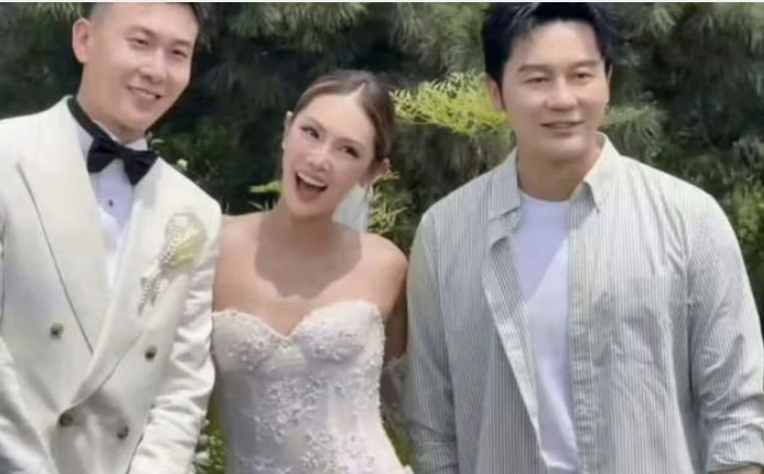 李晨同父异母妹妹大婚，大黑牛亲自到场祝福，合影曝光兄妹情深