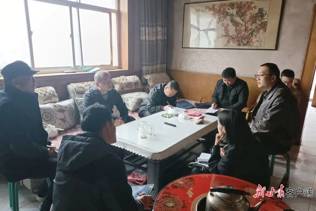 徽县干部入户倾听群众诉求