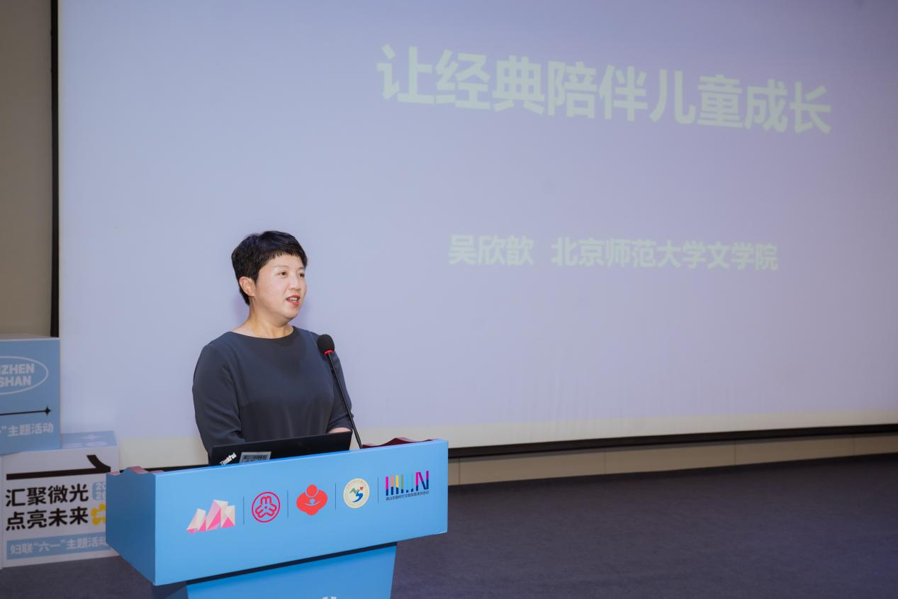 南山区妇联“汇聚微光・点亮未来”主题关爱活动举行