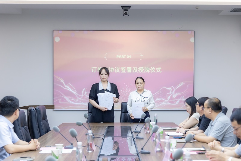 (图六)订单班签约仪式