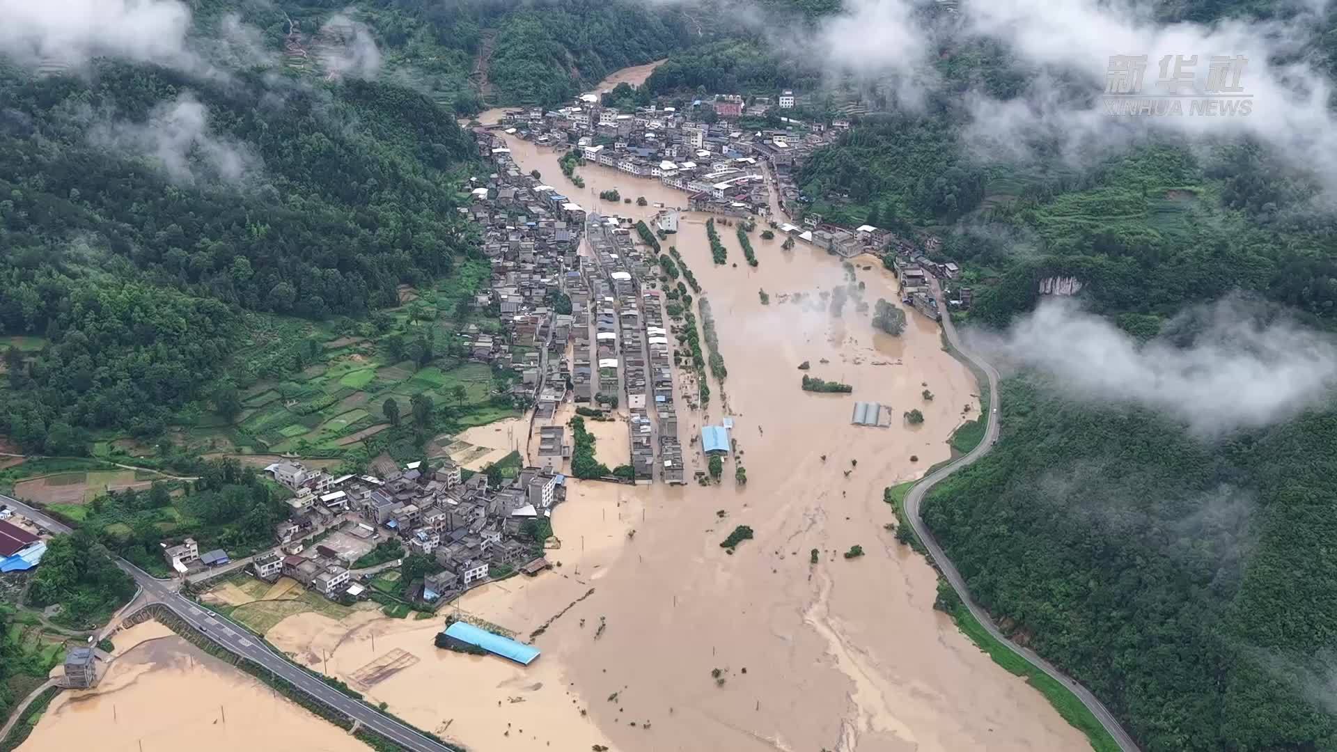 贵州96个观测站出现大暴雨 多地疏散转移群众