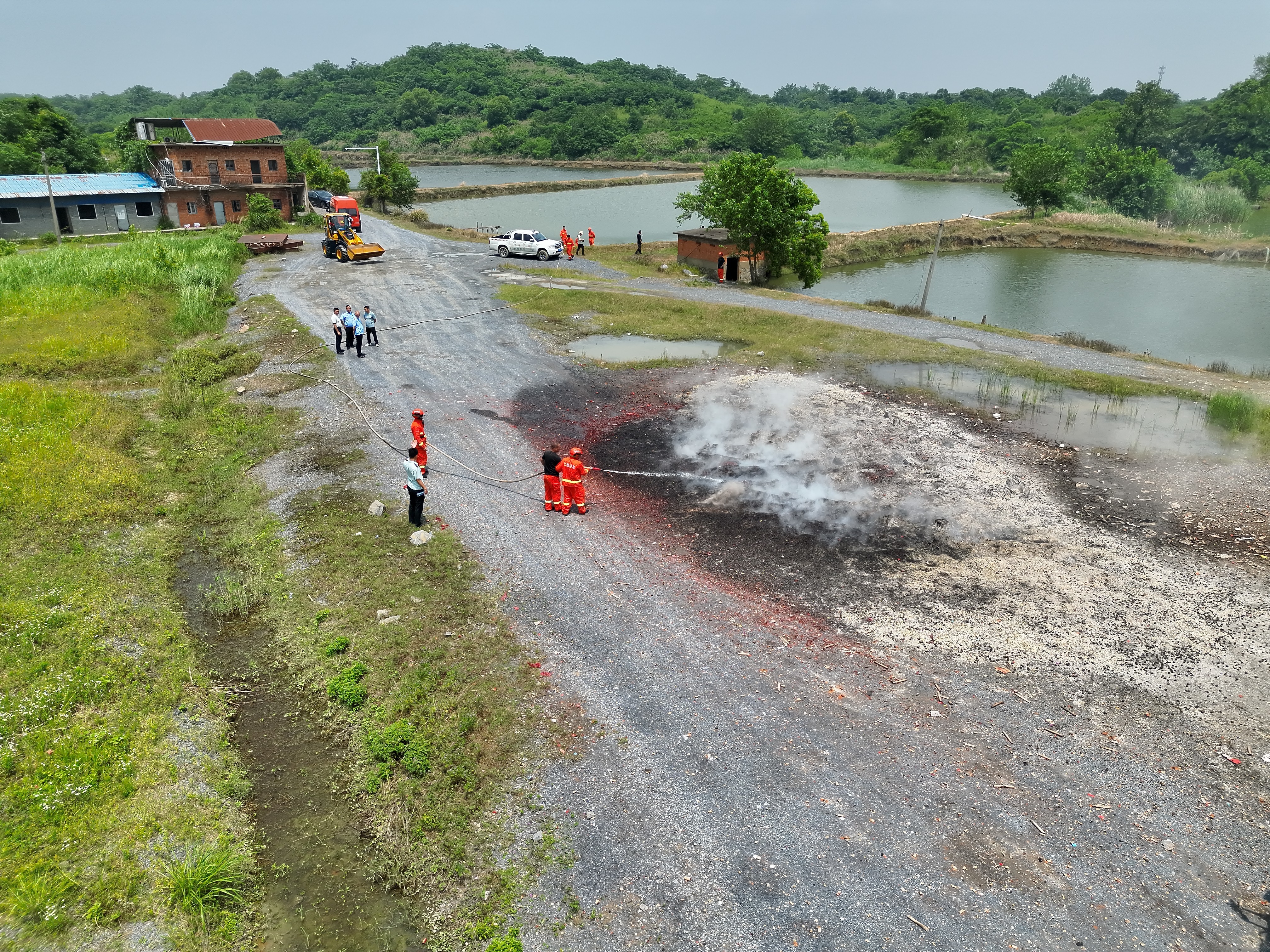 九江湖口:集中销毁非法烟花爆竹
