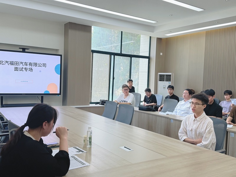 (图五组图)现场选拔
