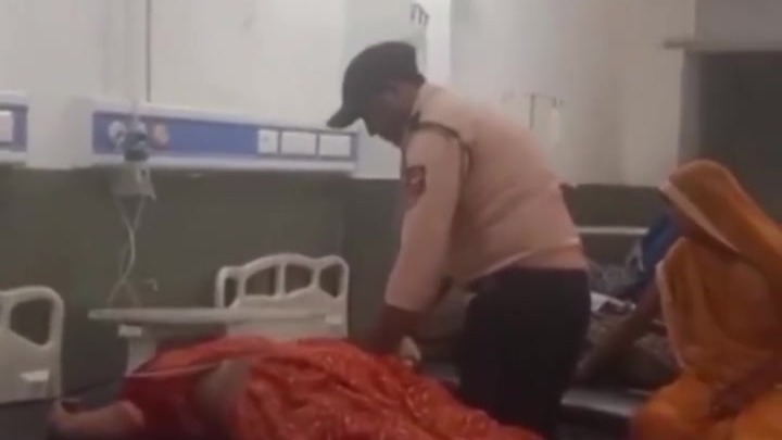 印度一医院保安被拍到给病人输液引众怒，当地卫生部门已下令调查
