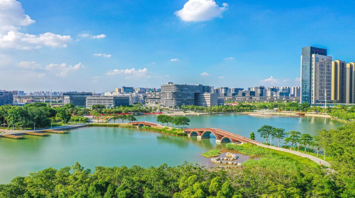 文翰湖科创总部基地、季华实验室。(桂城供图)