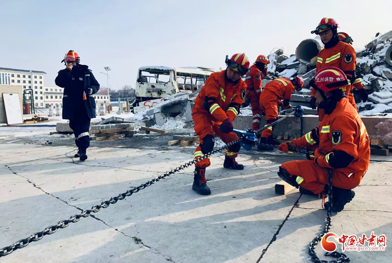灭火救援要学,地震专业科目也要练,容不得半点偷懒