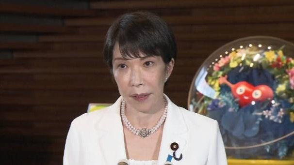 面对记者提问，高市早苗小声嘀咕“烦死了”被麦克风捕捉