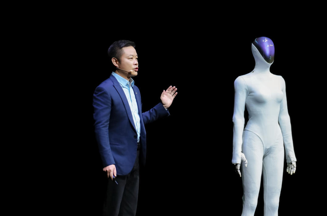 何小鹏亲任机器人业务CEO：剑指全球首个高阶人形机器人规模量产