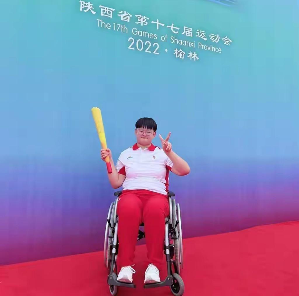 2022年7月，袁毛以火炬手身份参加了陕西省第十七届运动会火炬传递（府谷站）活动。