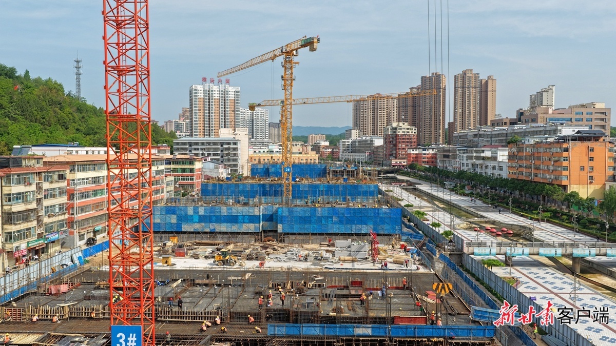 塔吊林立的桥西片区城市危旧房改造项目 新甘肃·甘肃日报记者 田蹊