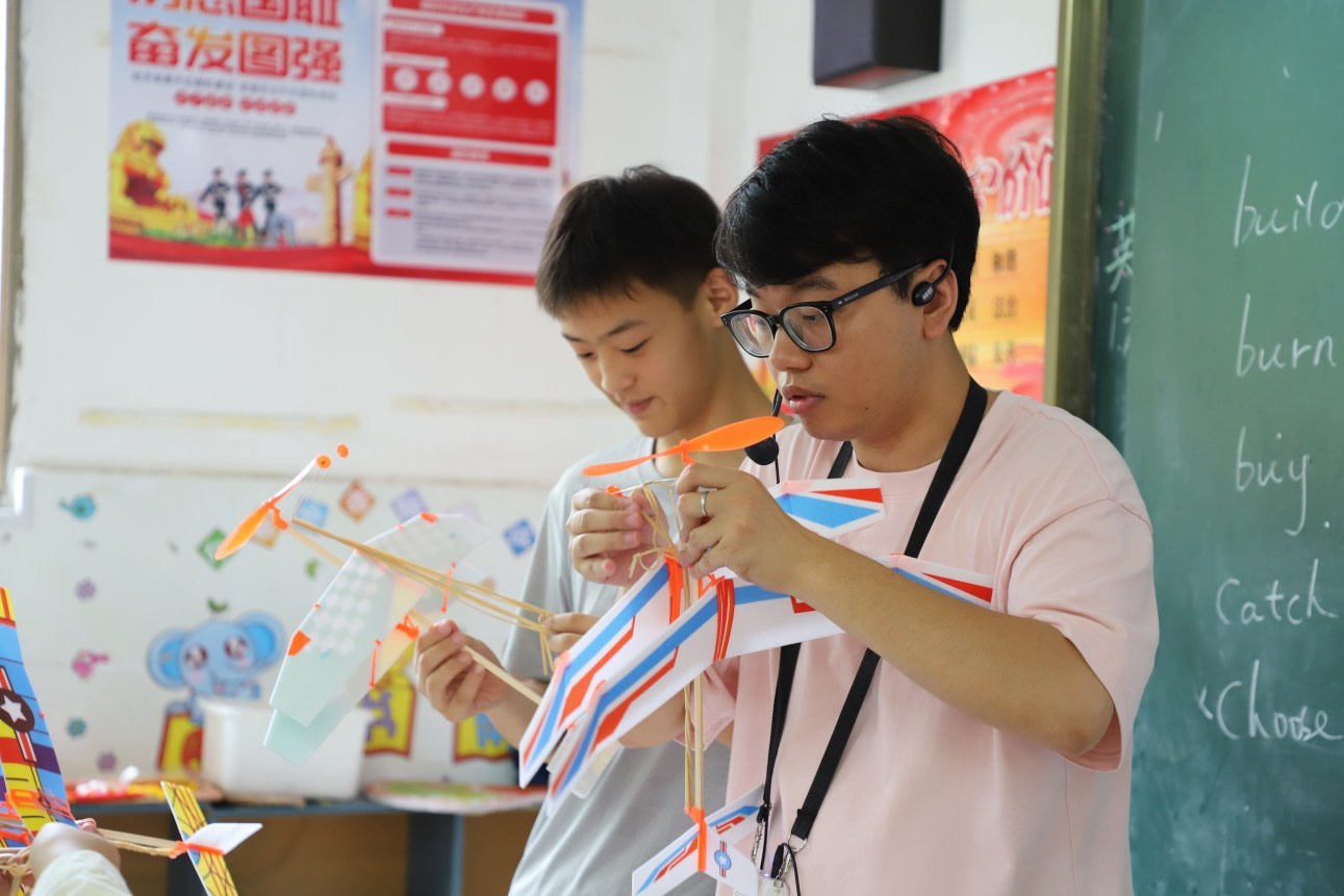 红蓝对战、亲手拼装，抚州这场活动让少年们的“飞行梦”触手可及