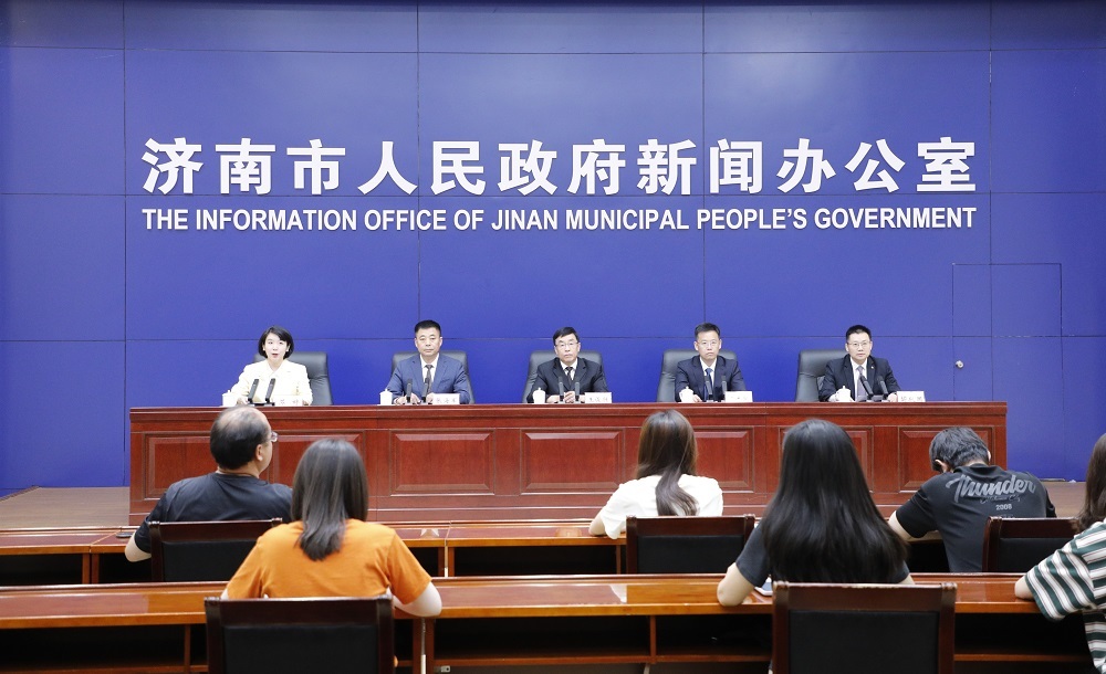 守护民众汛期安全出行济南交通运输系统已进入“战备”状态(图1)
