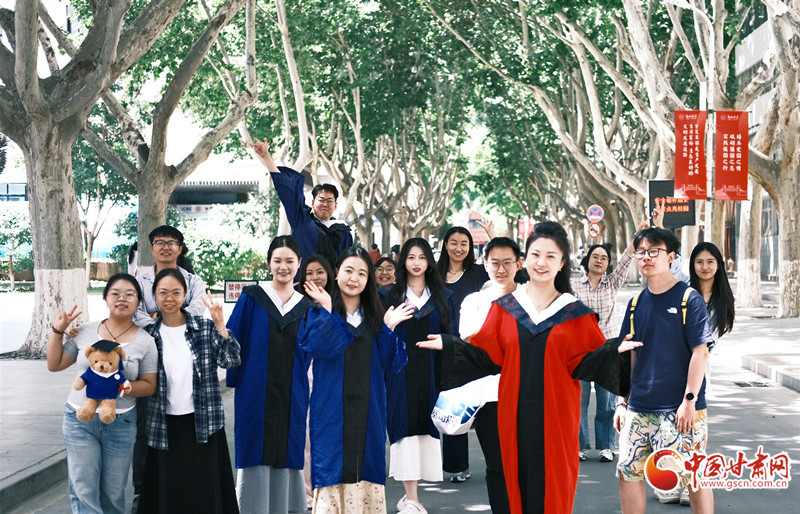 兰州大学公共卫生学院营养与健康系张莹教授团队