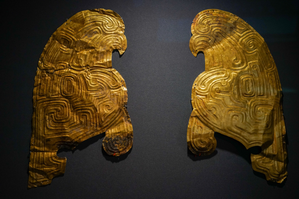 展览现场 大堡子山遗址出土金饰片