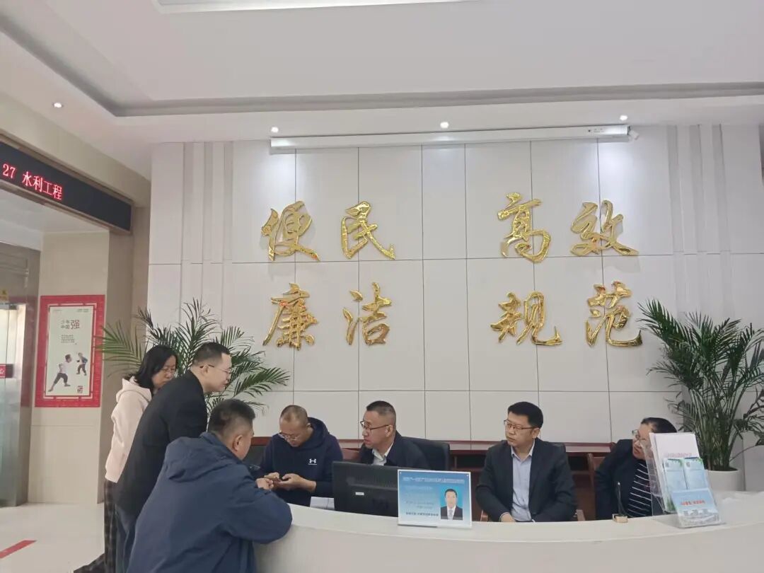 △区住建局联合市政、环卫、绿化等部门联合坐窗