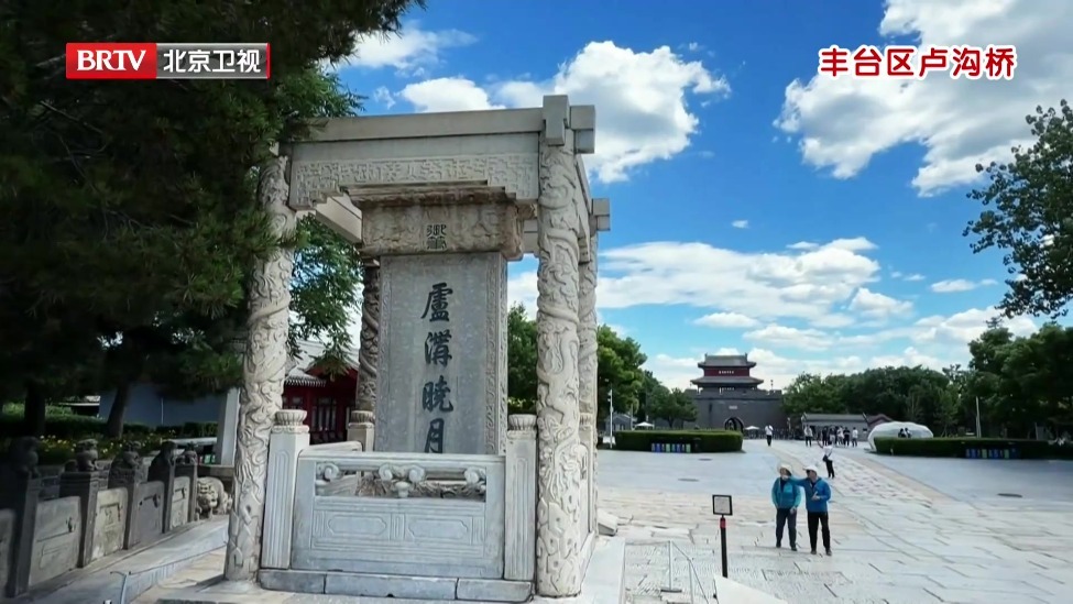 “冷涡蓝”装点北京天空 高颜值蓝天白云在线