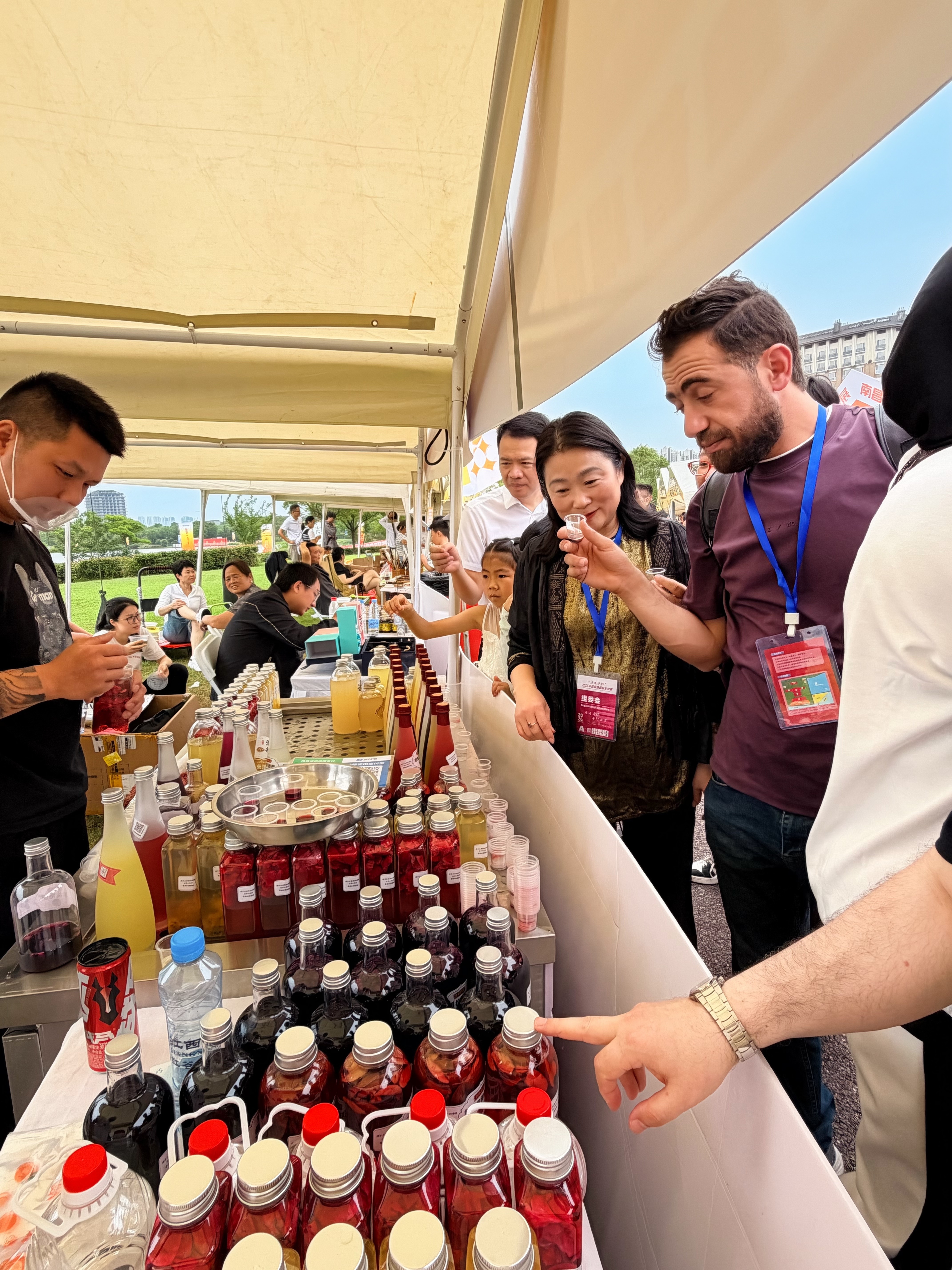 南昌国际龙舟赛火热开赛 红谷滩好物圈粉海外宾客