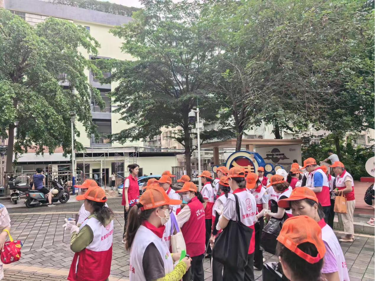 志愿“红”走街串巷整治环境深耕城中村——西乡臣田社区开展志愿者城中村环境整治活动