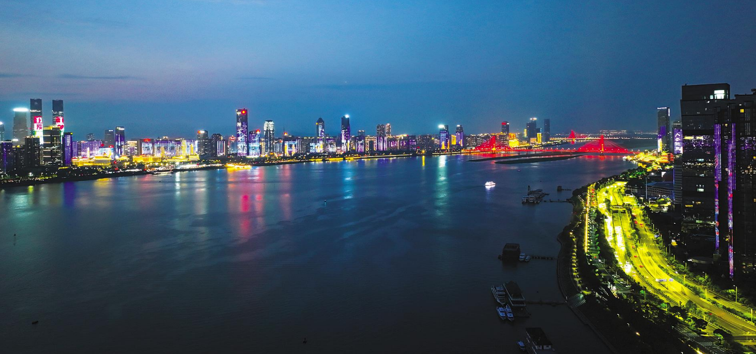 南昌一江两岸夜色迷人（图）