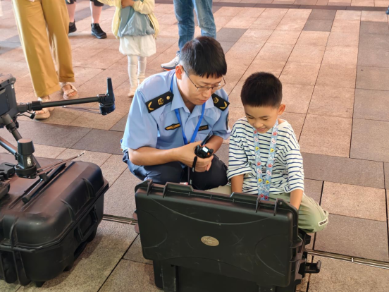 “硬核”科技“圈粉”市民——2026年湖北省暨武汉市安全宣传咨询日活动在汉举办(图2)