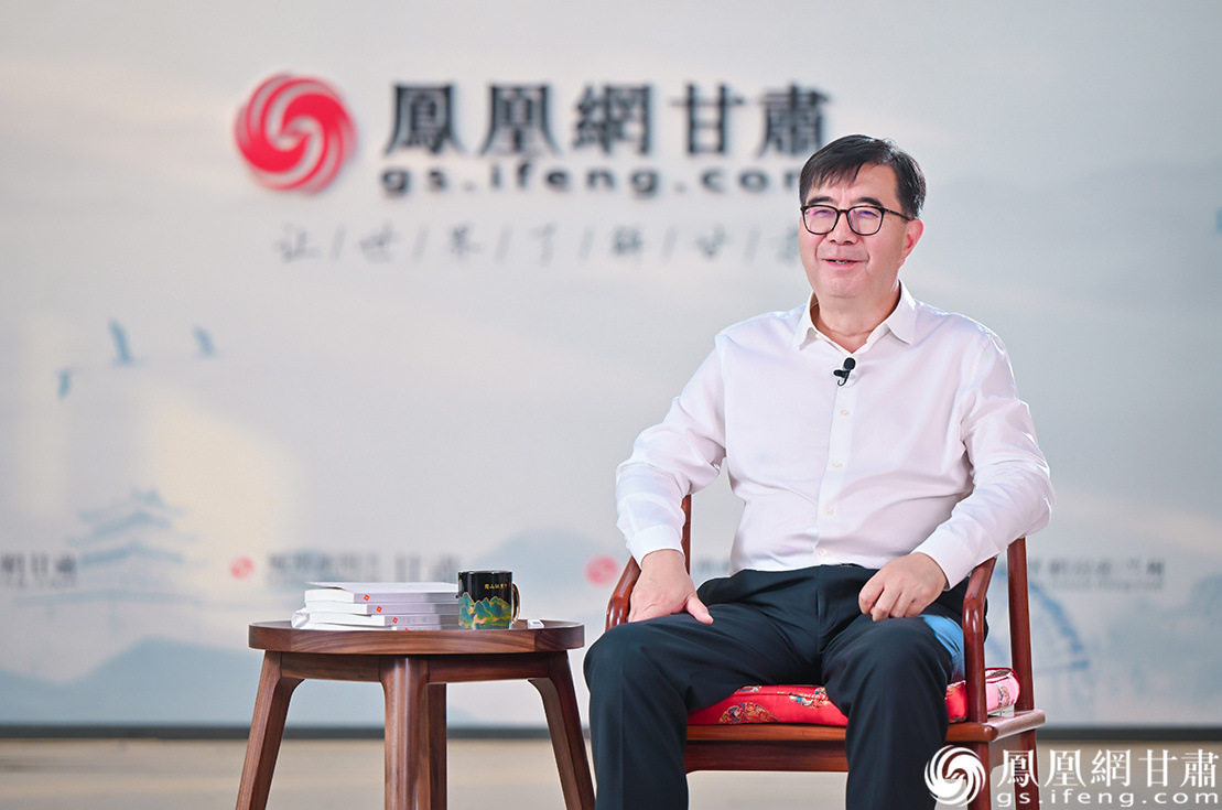 甘肃省伏羲文化研究会理事长陈克恭接受凤凰网专访 杨艺锴 摄