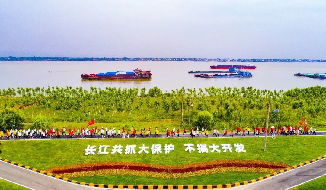 货船在长江江西湖口段行驶。（资料图）