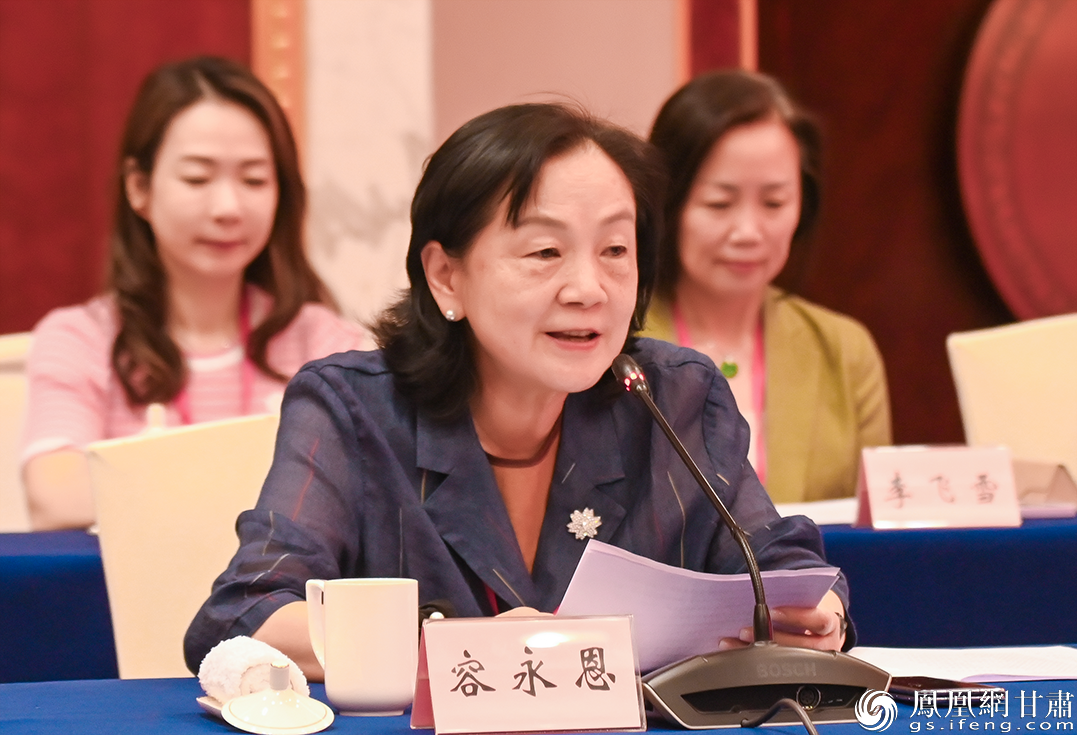 澳门妇女联合总会监事长容永恩表示,希望陇澳妇女姐妹常来常往。