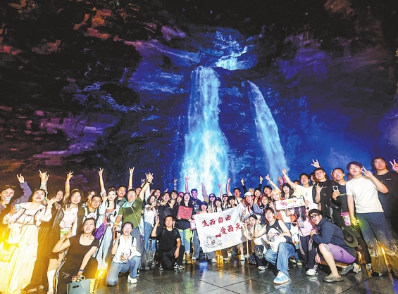 第四届庐山音乐节落幕 上千名乐迷夜爬三叠泉遇见庐山万般美
