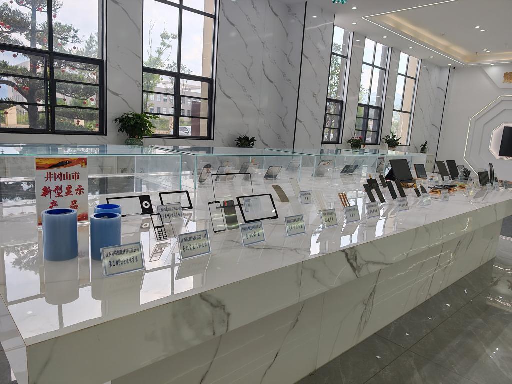 这是江西省井冈山市生产的新型显示产品(2026年5月25日摄)。新华社记者 闵尊涛 摄
