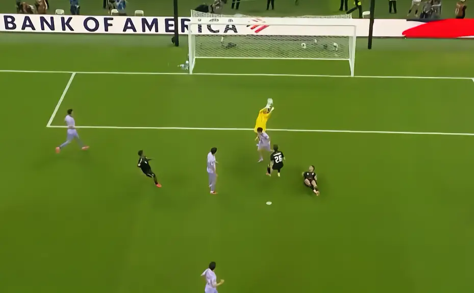 门将超级巨大失误！墨西哥1-0领先韩国