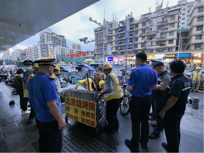 整治占道乱象 西乡街道聚力守护市容秩序