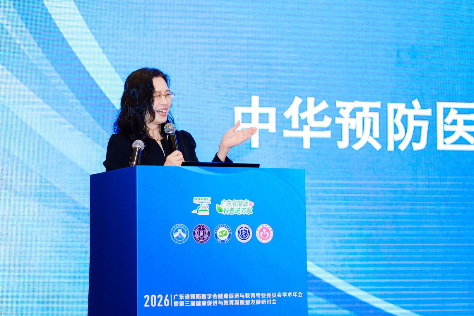 (图说:北京大学常春教授精彩授课瞬间)