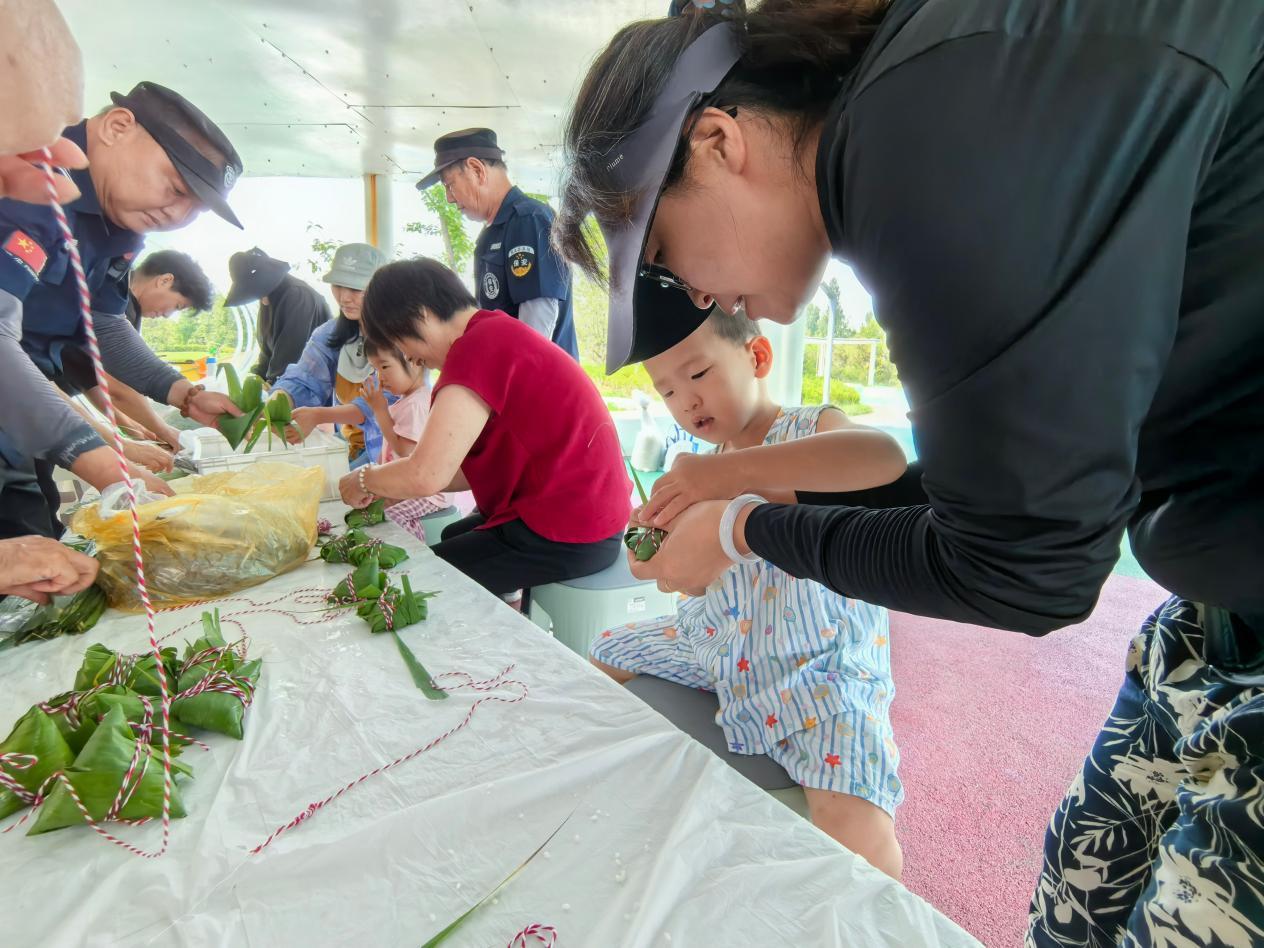 图：儿童公园活动现场