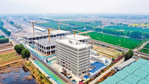 图为近日航拍的京津冀空铁联运物流枢纽（永清）示范基地项目现场。 庞趁友摄
