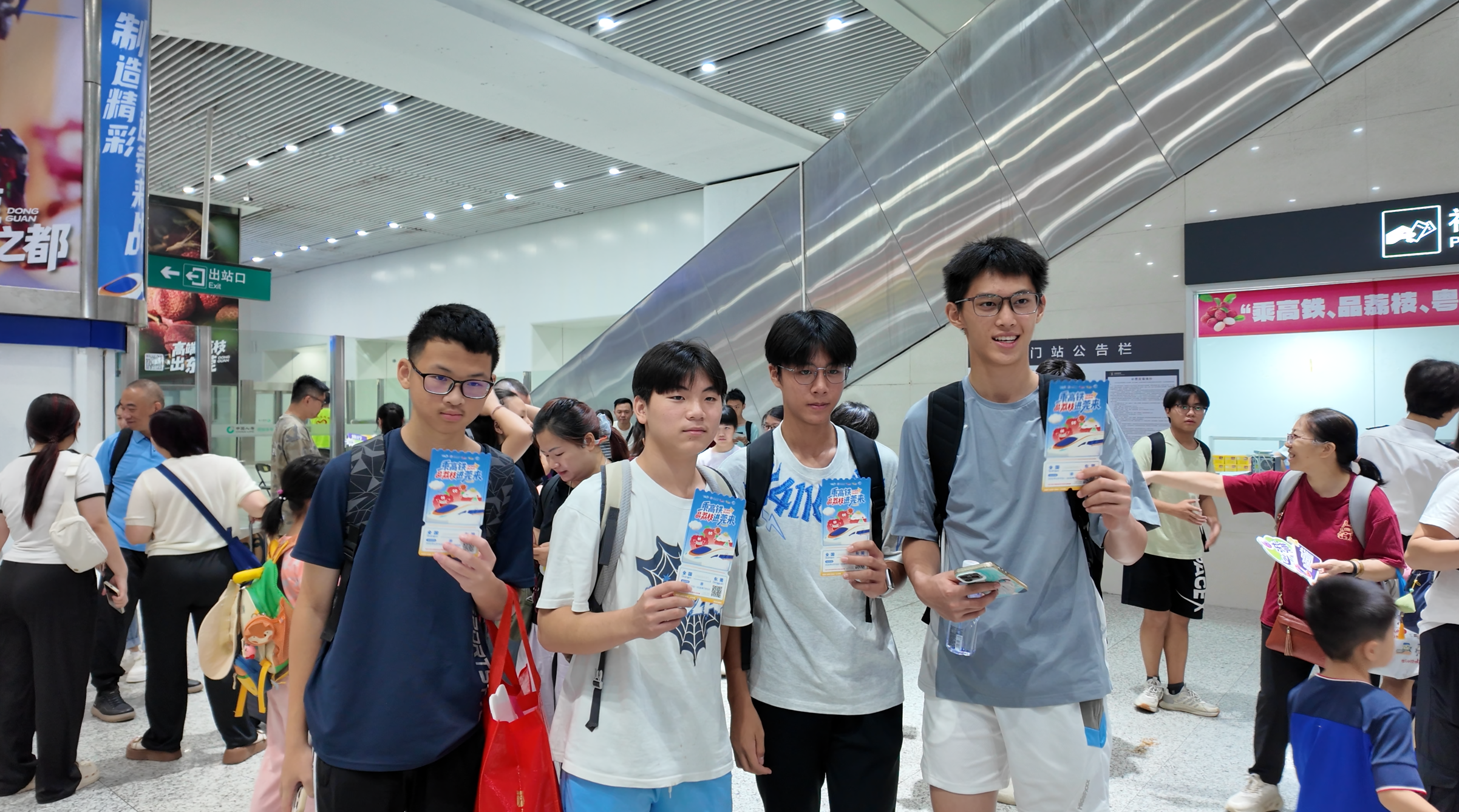 路地联动惠民生 大湾区学子首乘“荔枝专列”畅游东莞乐享端午