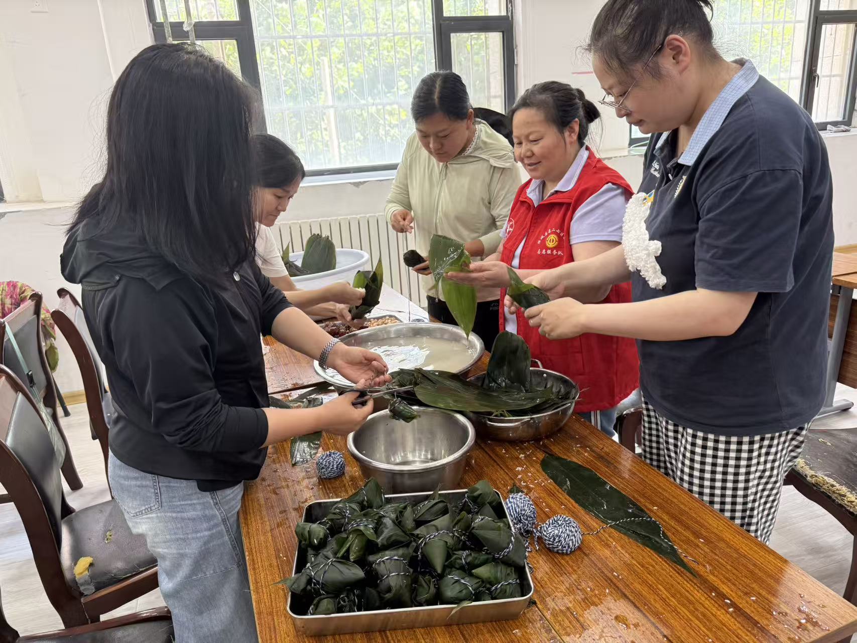 锦绣家园社区:粽叶飘香迎端午 邻里温情暖人心