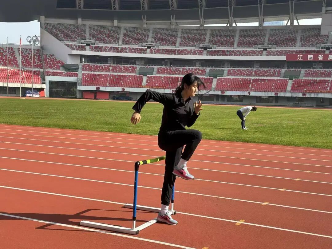 江西姑娘张可依,“跨”出了亚洲新纪录凤凰网江西_凤凰网