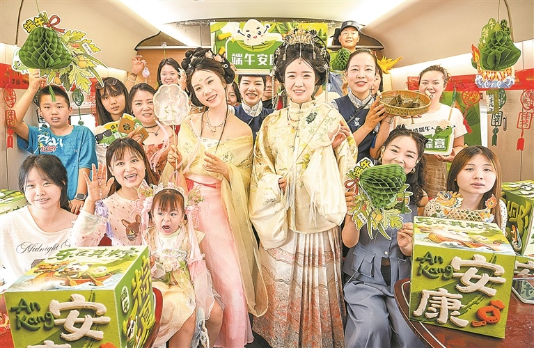 多彩活动迎端午（图）