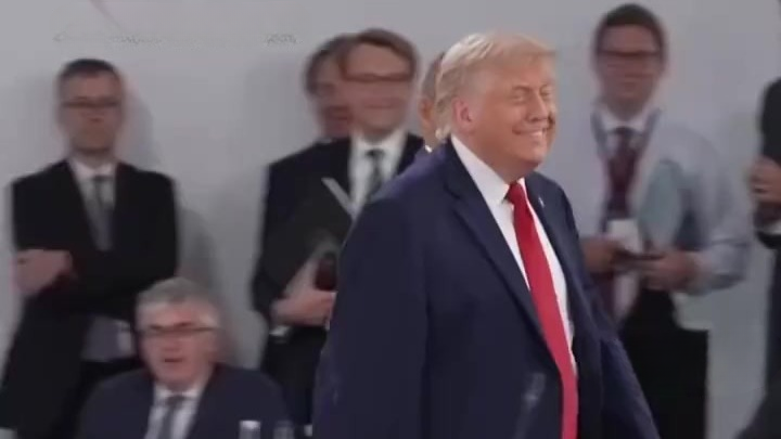 G7峰会特朗普抱怨座椅全场最矮，加总理现场换椅