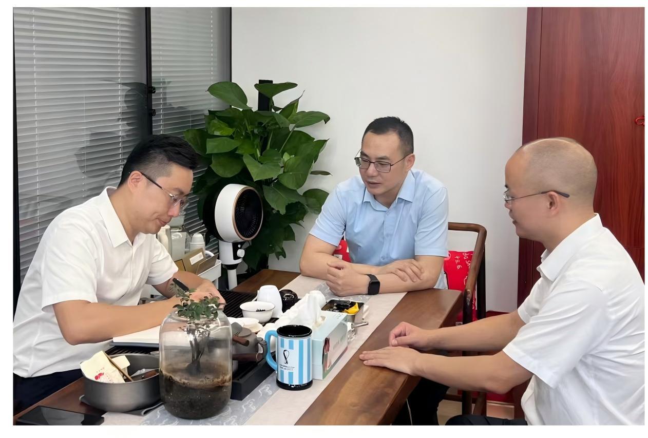 王晓云与营业单位沟通交流业务发展举措