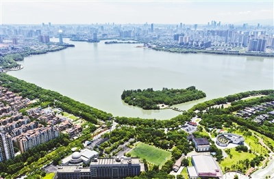 南昌：湖光城景（图）