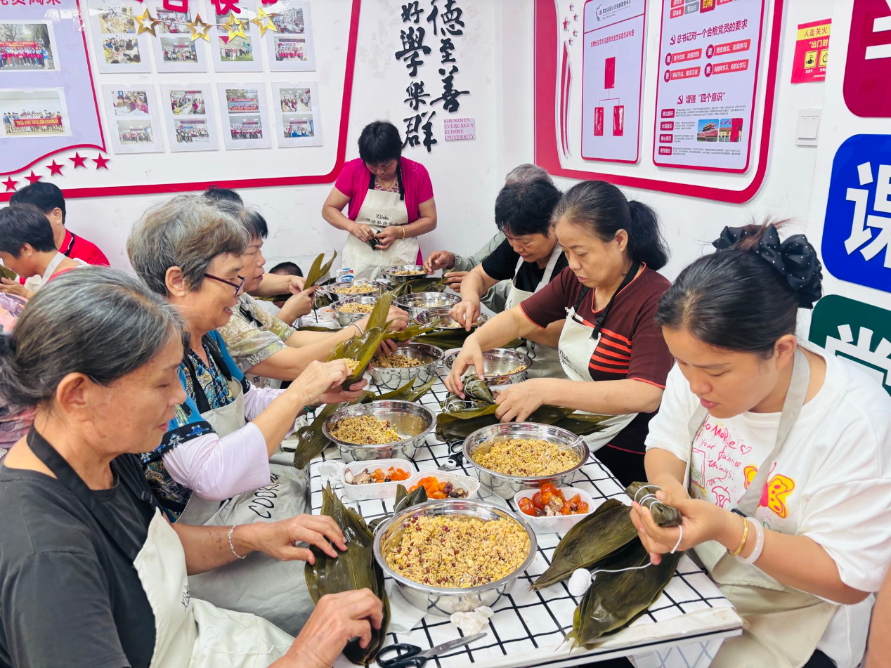 巧手包粽迎端午 民俗温情满社区