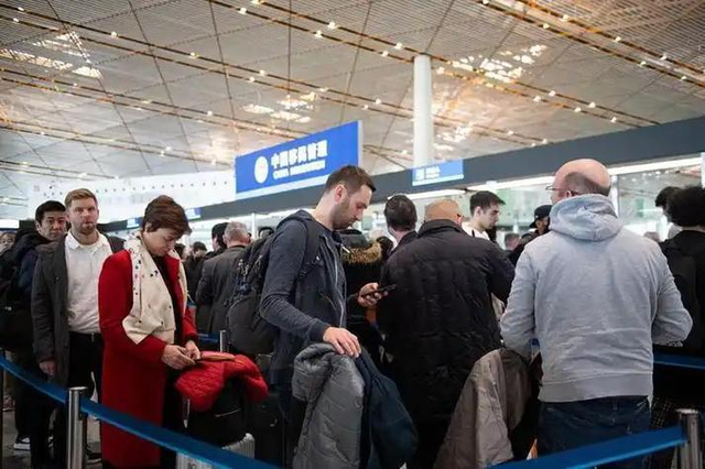 凌晨落地不肯走?30 名德国游客被中国这波操作震碎三不雅!