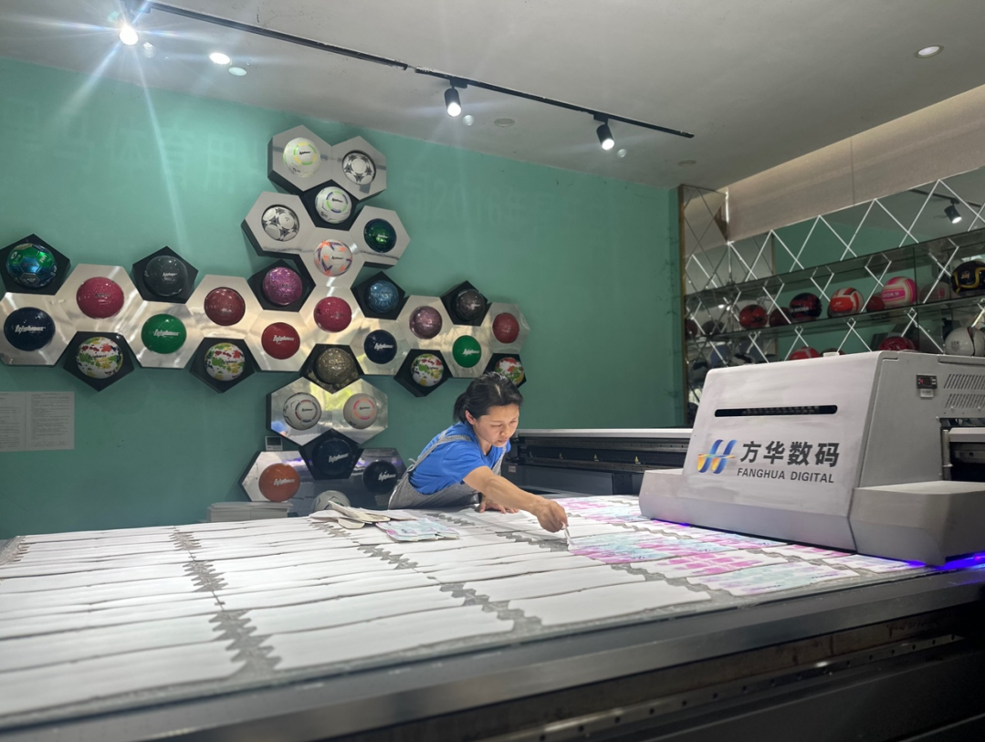 2026年世界杯激战正酣500万颗官方用球江西造(图3)