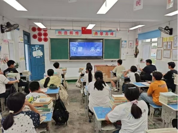 树“低碳”新风创绿色校园——定远县青山学校持续开展绿色低碳生活环保主题宣传教育活动(图1)