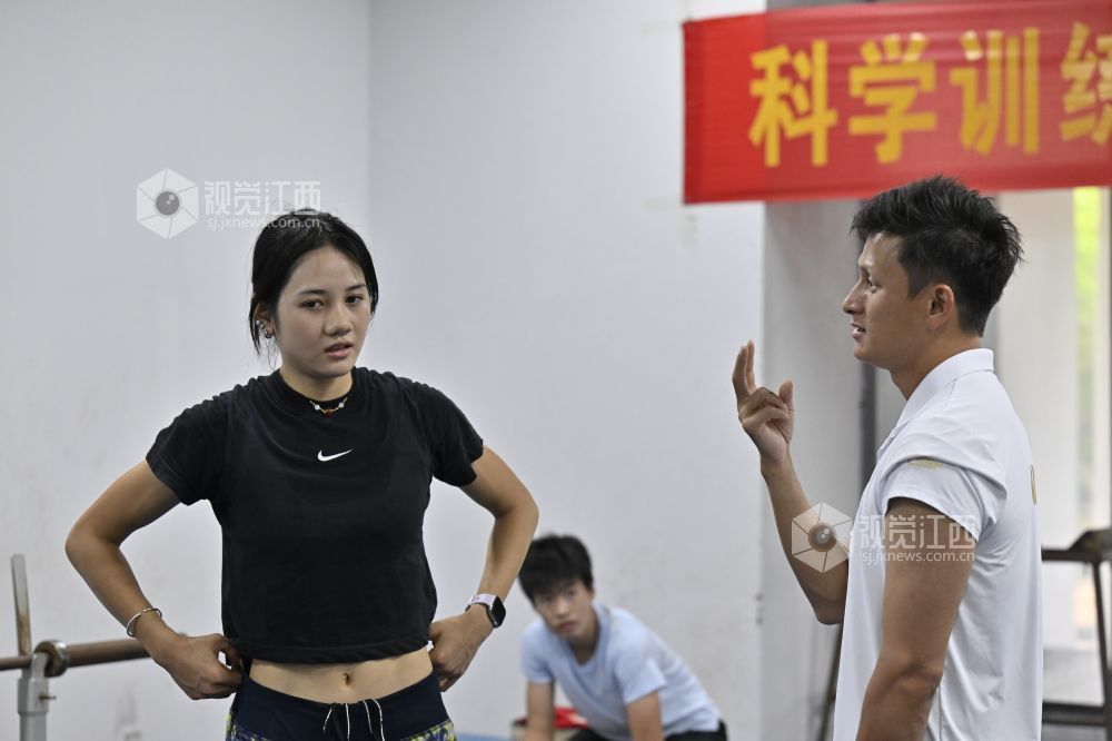 张可依和教练罗建交流训练心得
